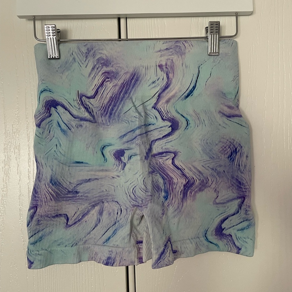 women’s ribbed sports/gym shorts swirl design - Picture 2 of 5